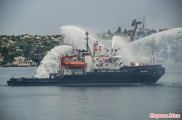 С Днем военно-морского флота России!! Привет из Севастополя.