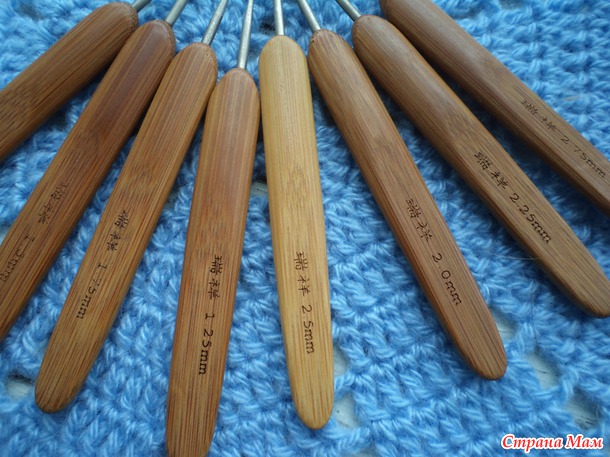Вязальные крючки с бамбуковыми ручками+