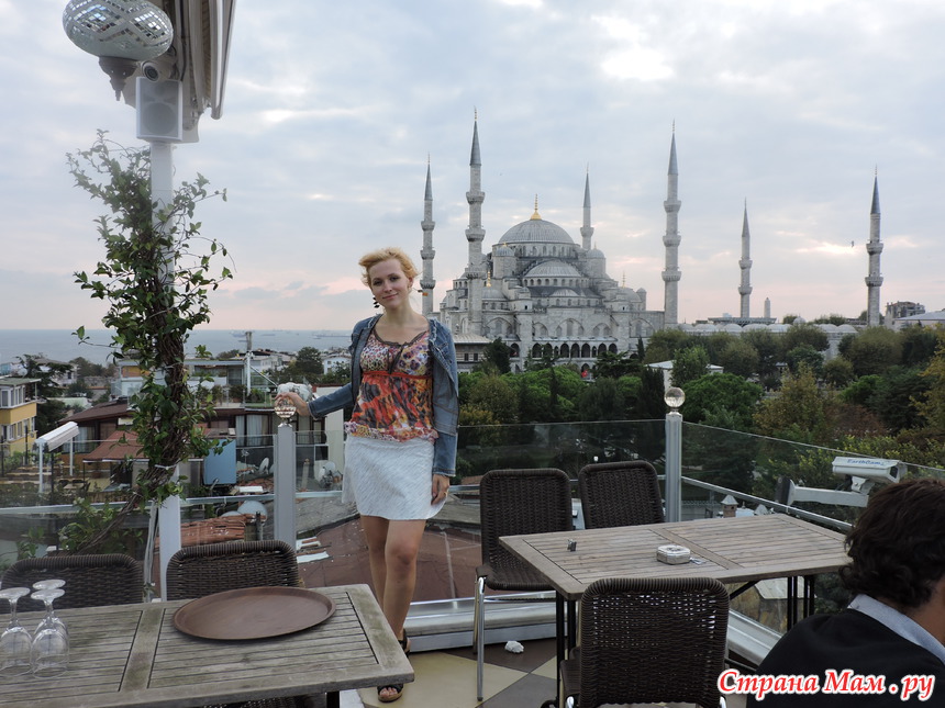 В чем ходить в стамбуле. Стамбул девушка. Русские девушки в Стамбуле. Фотосессия в красивом платье Стамбул. Вечерние платья в Стамбуле.