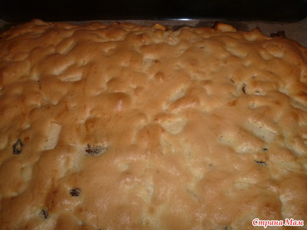 Рулет с яблоками, черносливом и корицей
