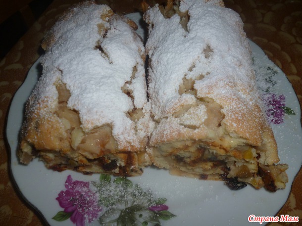 Рулет с яблоками, черносливом и корицей