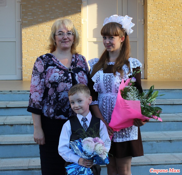 Для меня это 1 сентября особенное. Дочь пошла в 11 ый, сын в 1 ый. Все проходяще -школа вечна!!!