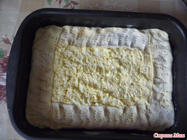 Быстро и вкусно- слоеный открытый пирог.