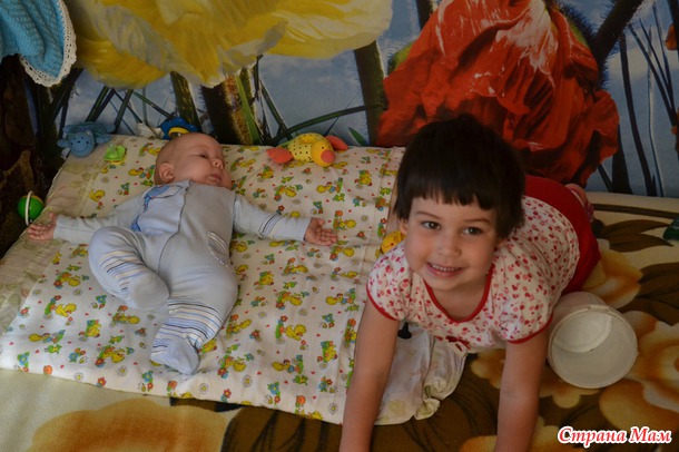 Любишь ты смеяться звонко, Очень весело с тобой, Ты чудесная сестренка, Будь всегда-всегда такой! (Хроники Тимика)