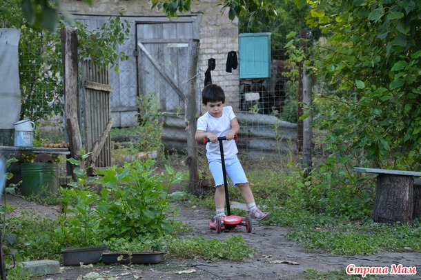 Любишь ты смеяться звонко, Очень весело с тобой, Ты чудесная сестренка, Будь всегда-всегда такой! (Хроники Тимика)