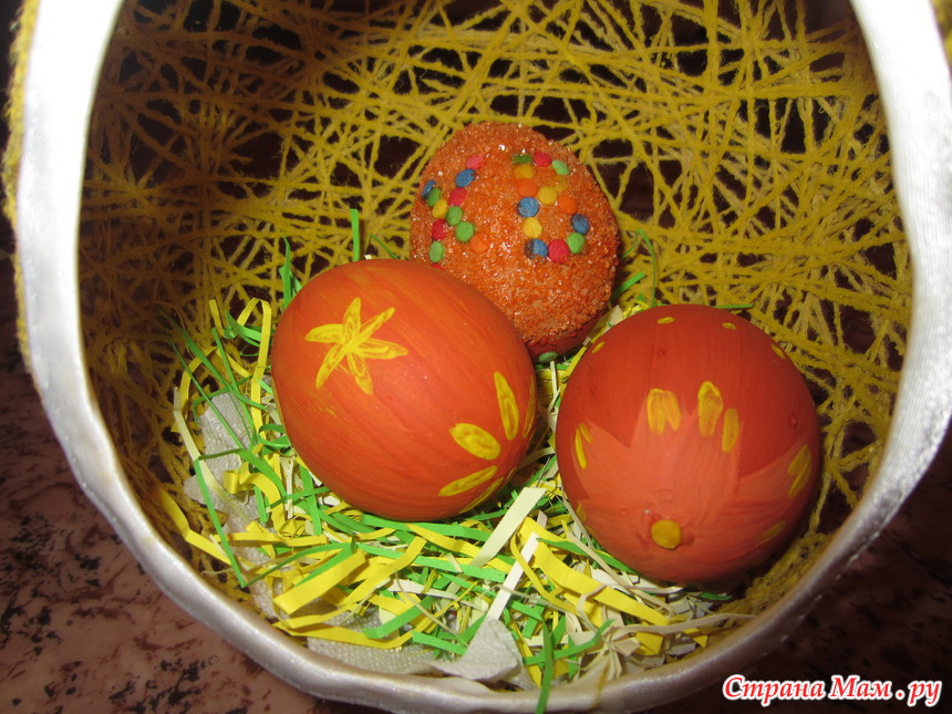 Поделки в садик яйцо. Поделка на Пасху в садик. Поделка яйцо на Пасху в детский сад. Поделка в садик яйца на тарелке.