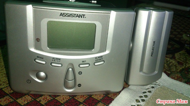 Часики с радио и проекцией на потолок ASSISTANT