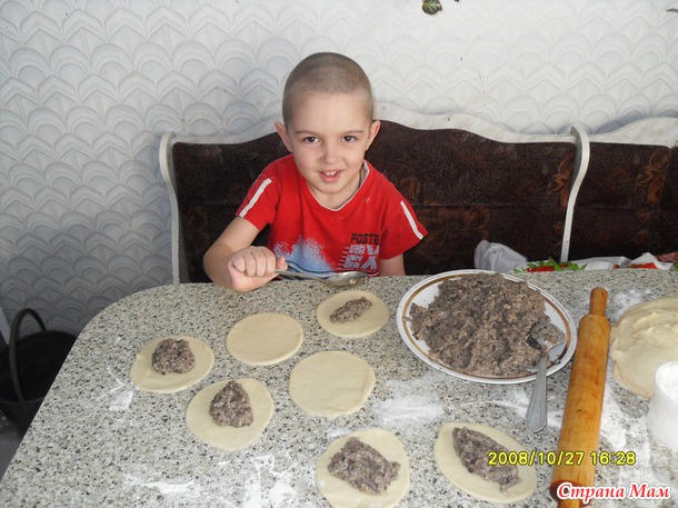 Пирожки с грибами... Ностальгия по лесу...