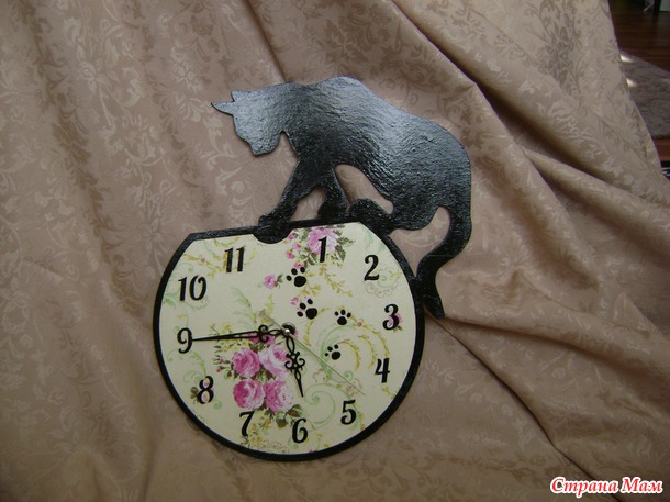 Часы с кошкой