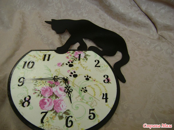 Часы с кошкой
