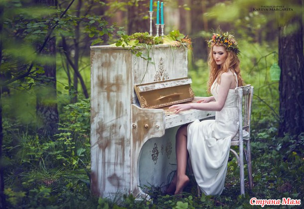 В ПОСЛЕДНИХ ЛЕТНИХ ДНЯХ ЕСТЬ ТОМНАЯ УСТАЛОСТЬ...