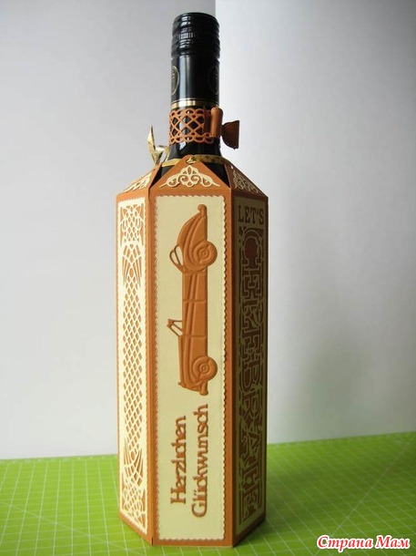 Упаковка для бутылки.