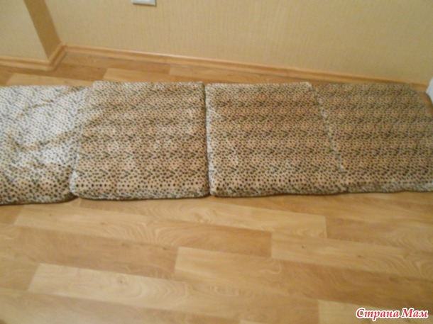 Плед и подушки на диван