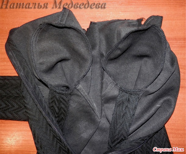 Шьём "строгое" платье, с контрастными манжетами и воротником.
