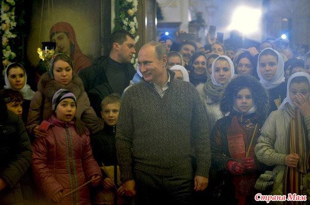Путин побывал на рождественской службе в Воронеже.