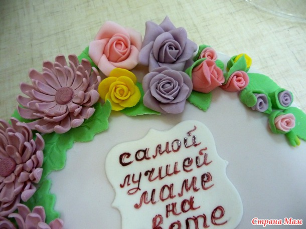 Торт с сиреневыми хризантемами