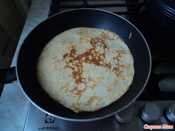 Удачный эксперимент)Сырные блины с зеленью.