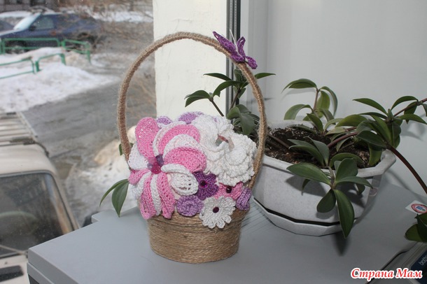 Корзина вязаных цветов на 8 марта (мини МК)