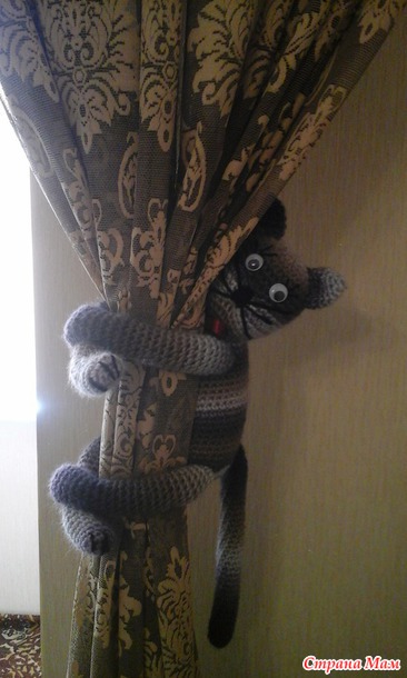 Кот держатель штор