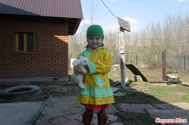 *Зеленая шапочка спицами для девочки