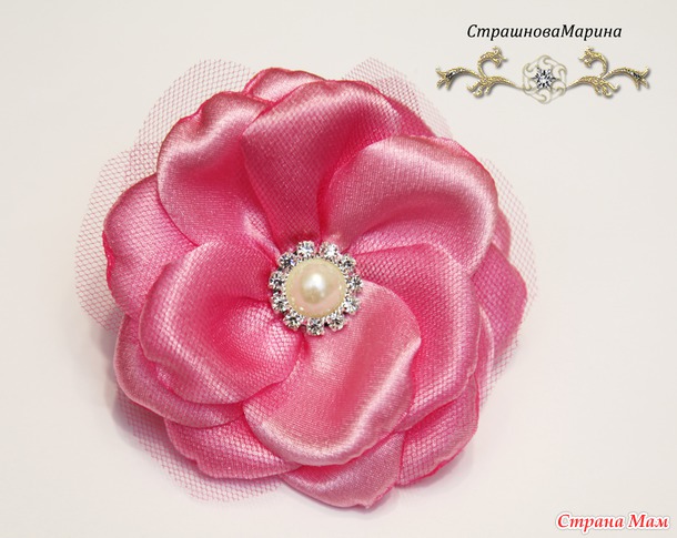 Канзаши из ткани. Мне понравилось.