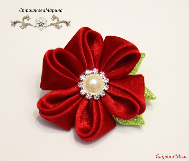 Канзаши из ткани. Мне понравилось.