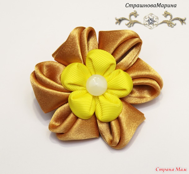 Канзаши из ткани. Мне понравилось.
