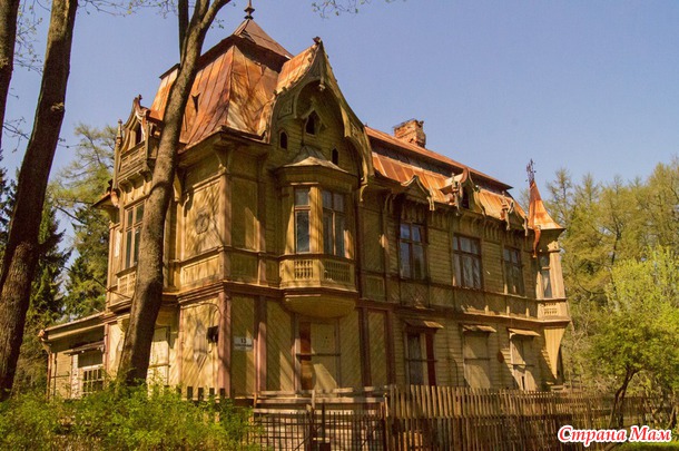 Готические дома в Санкт-Петербурге