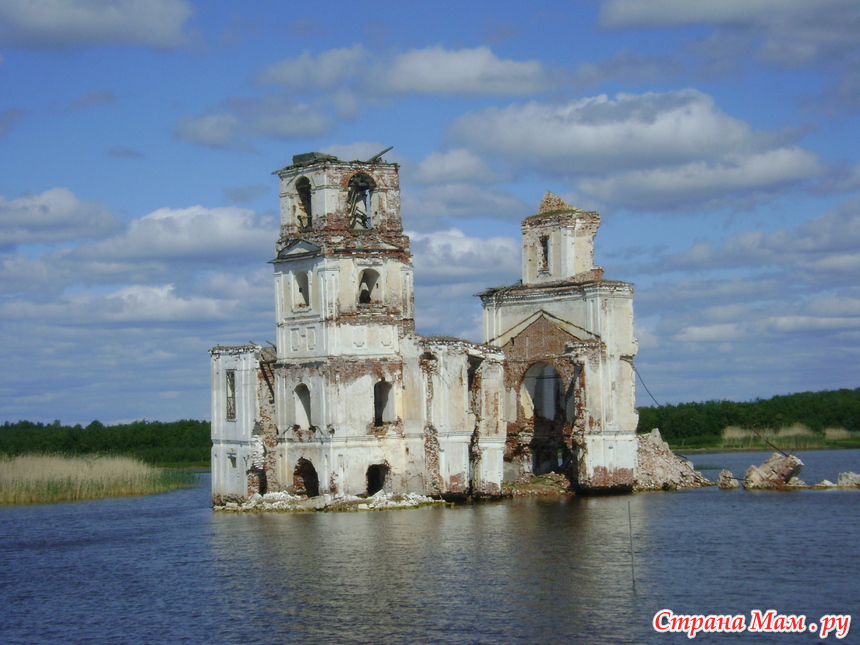 Водохранилище затопленный город. Затопленная Церковь Молога. Затопленный храм Рыбинское водохранилище. Рыбинское водохранилище затопленный город. Затопленные церкви Рыбинского водохранилища.