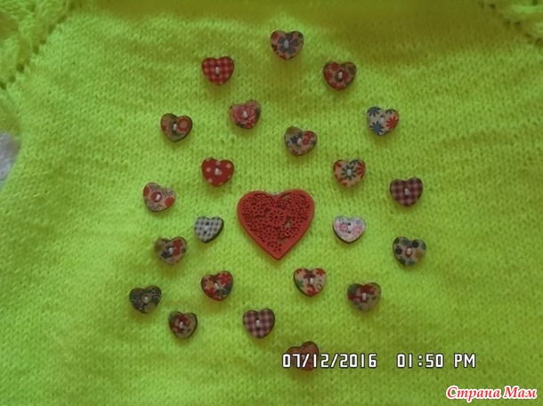 Сердечный (пуговичный) свитерок для девочки
