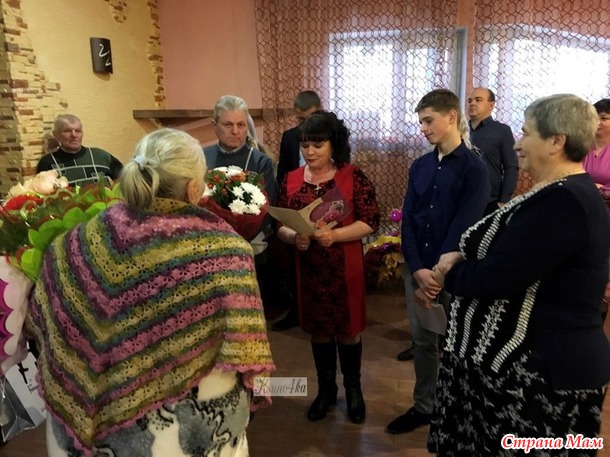 . Шаль по известной схеме, она же подарок на юбилей моей бабушке.