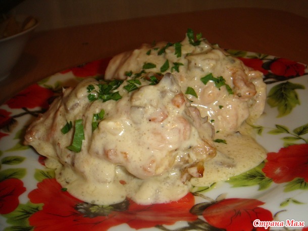 Куриные рулеты с грибами в соусе
