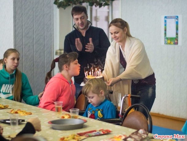 Собаки и "Неравнодушные сердца" - подарки вручены. Фотоотчет.