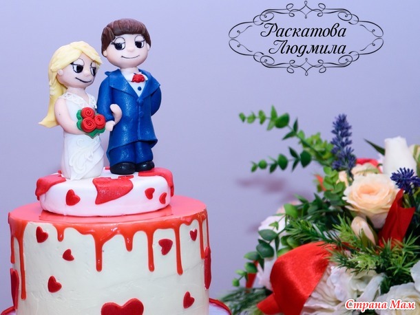 Кремовые свадебные с подтеками из зеркальной глазури