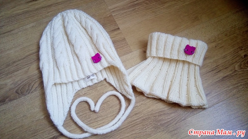 вязаная шапка и манишка для женщин спицами. шапка и манишка спицами для женщин. вязание манишки спицами для женщин. комплект шапки и манишки связанные спицами. красивая манишка для девочки.