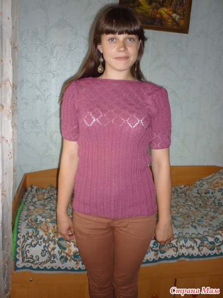 Кофточка с пуговицами на спине.