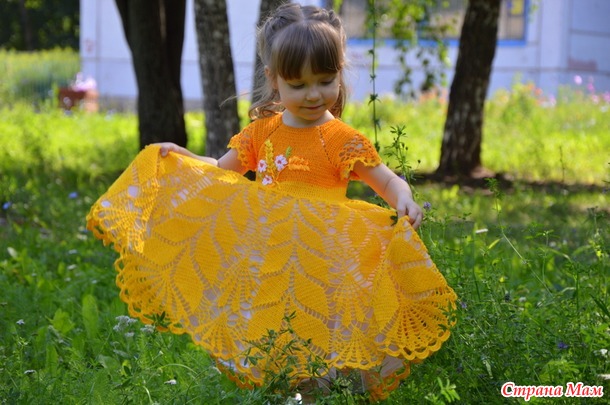 Сарафан из ленточной пряжи.