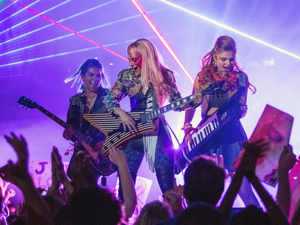    / Jem and the Holograms (2015)