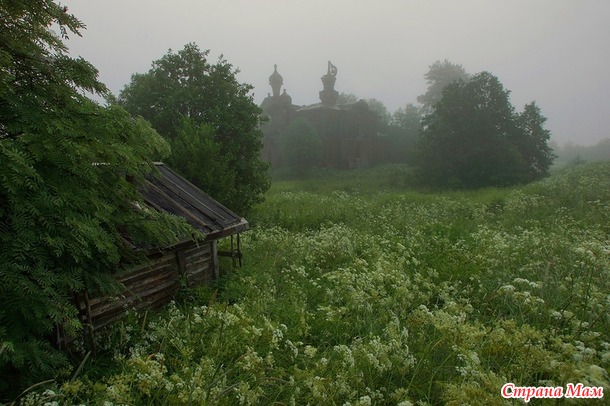 Заброшенная деревня Сидозеро с прекрасными пейзажами.