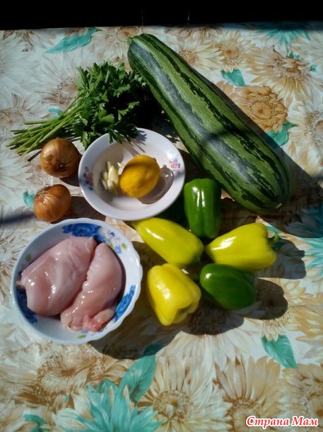 Кабачки с курицей тушеные в молоке а-ля грин-карри.