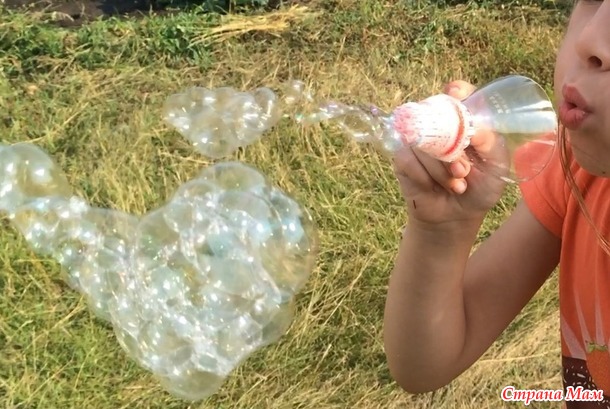 Мыльные пузыри своими руками из пластиковой бутылки и коктейльных трубочек. Быстро и весело!