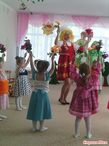 Джемперочки, кофточки и платья.
