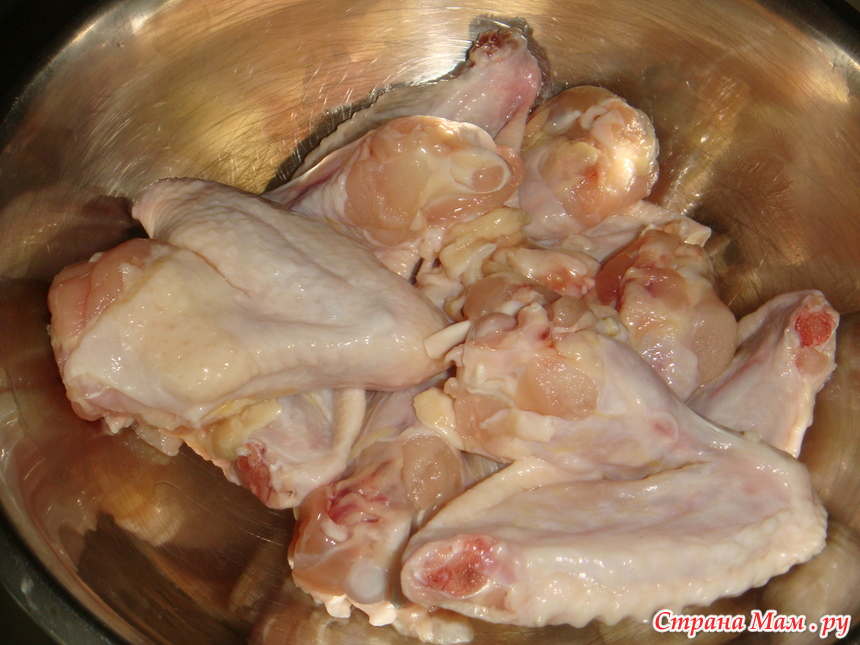 Куриные копченые желудки. Есть ли мясо в куриных крылышках. Белые точки на копченой курицей. Картинки с рецептами копчёной курицы.