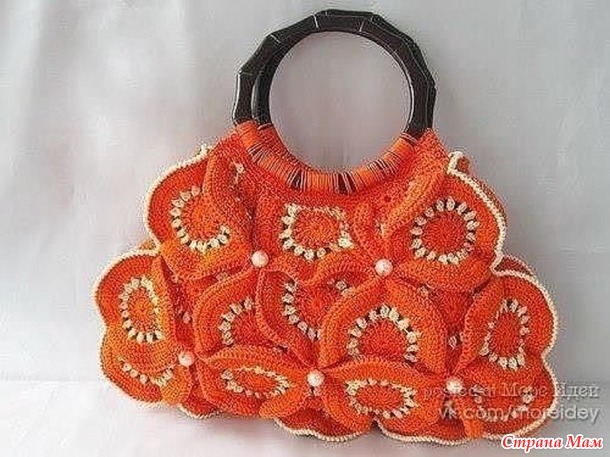 Симпатичные вязаные сумочки и описание к ним.
