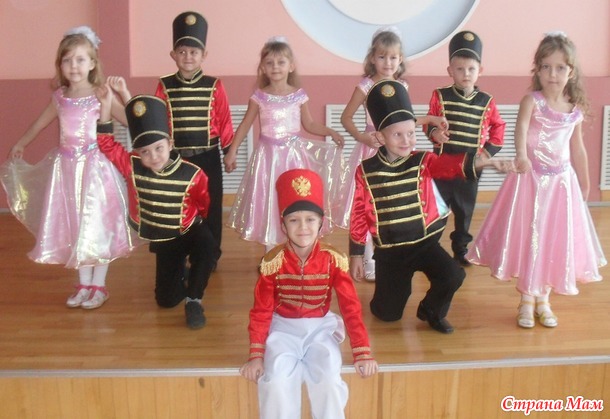 костюмы на выпускной
