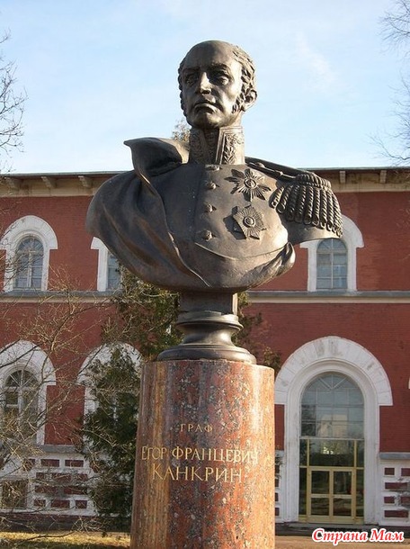Ты знаешь, что нас двое, которые не можем оставить своих постов, пока живы: ты и я.