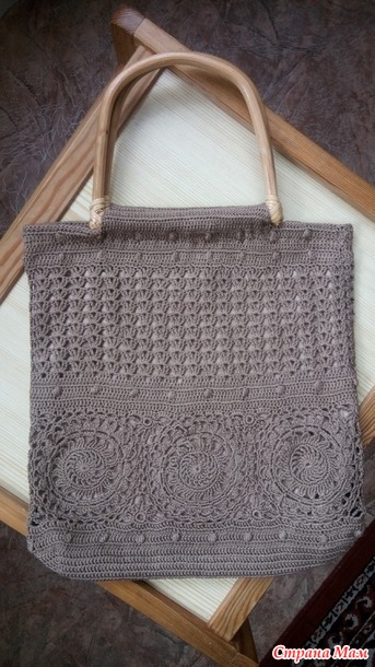 Вязаные сумки крючком с бамбуковыми ручками. Как пришить ручку к вязаной сумке. Ручка для вязаной сумки. Круглая вязаная сумка. Ручка для сумки крючком из шнура.