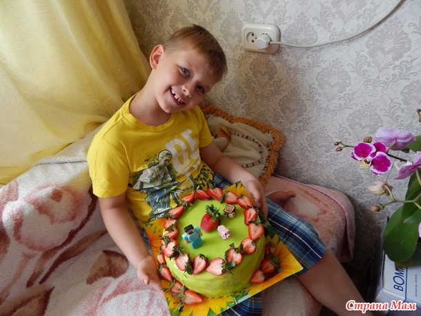 Торт с зеркальной глазурью.