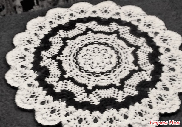 Салфетка- скатерть " Doily" Д-68 см. Цена 2000 руб. + п. р.