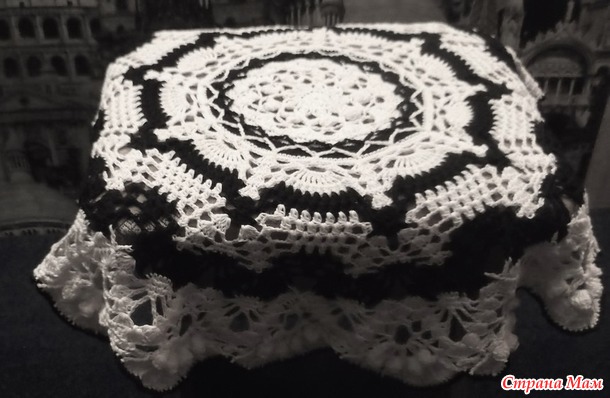 Салфетка- скатерть " Doily" Д-68 см. Цена 2000 руб. + п. р.